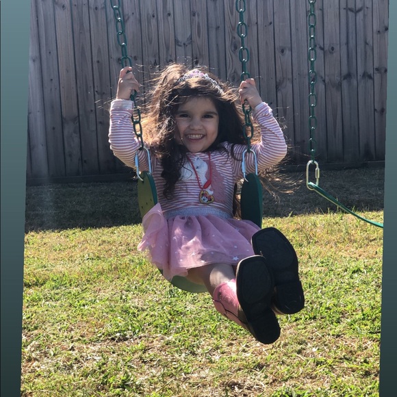 Meet your Posher, Nicole and Isabella - Picture 2 of 2